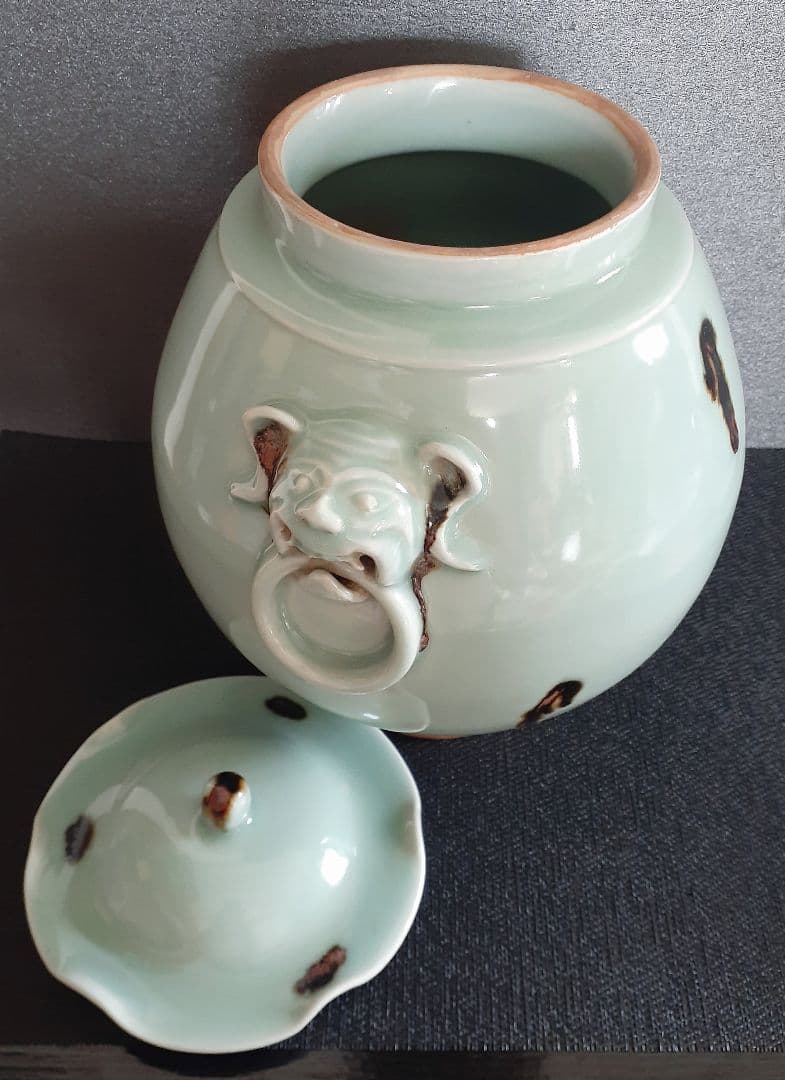 中国古美術　中国古陶磁器　古玩　中華民国期頃【飛び青磁】蓋付　水指　蓋物　酒会壺