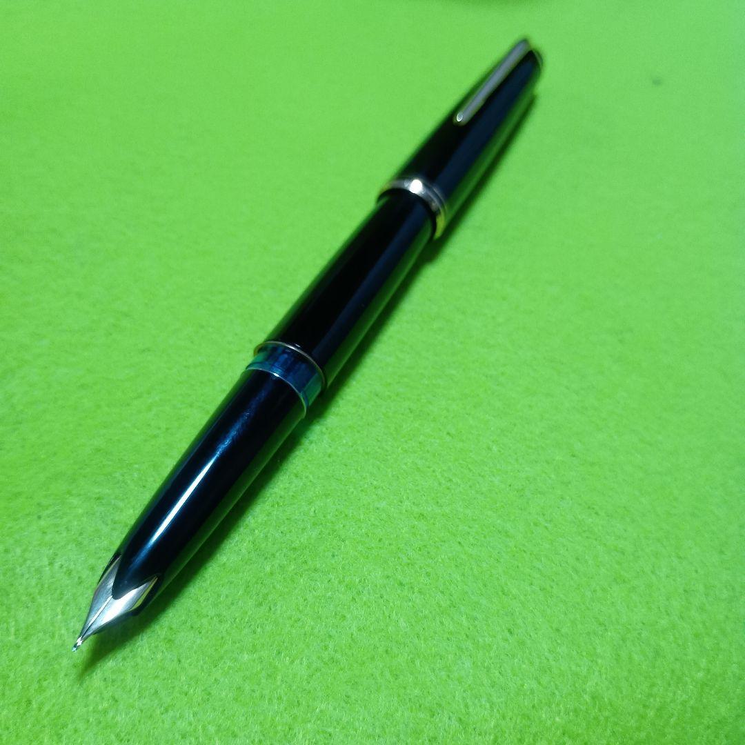 モンブラン万年筆　人気のNo22　　 ペン先　14K 585 ブラック＆ゴールド