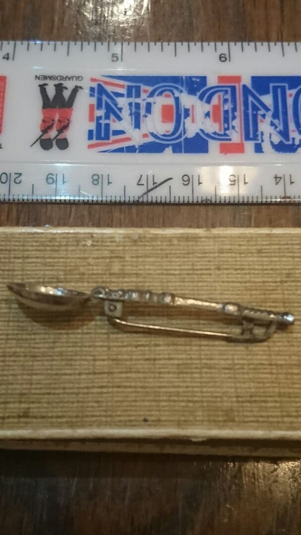 おまとめ購入歓迎、箱付き、ベビースプーンのブローチ、誕生祝い