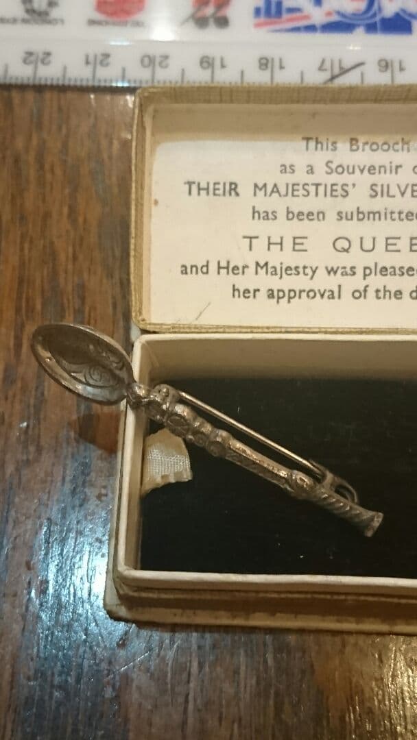 おまとめ購入歓迎、箱付き、ベビースプーンのブローチ、誕生祝い