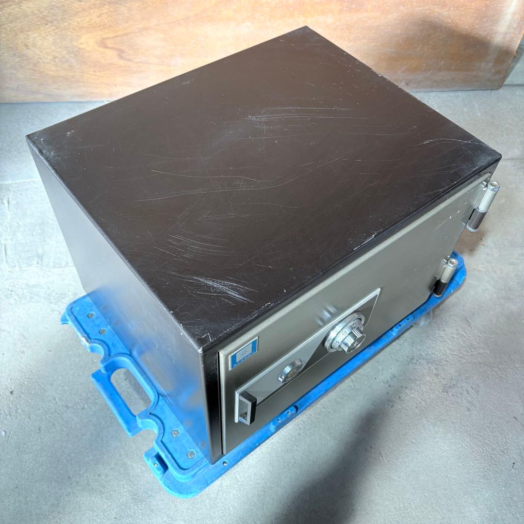 【福岡】 耐火金庫 ダイヤル式 金庫 小型耐火金庫 クラウン 防犯