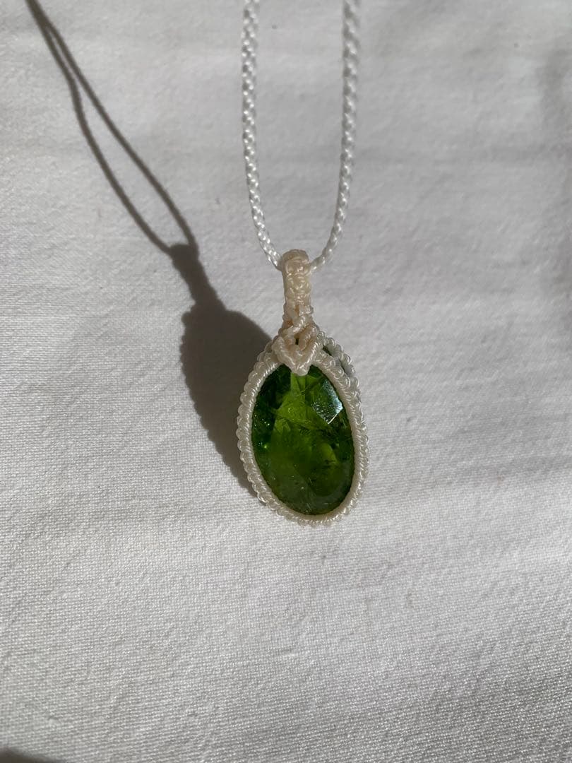 ペリドット天然石オーバルカットペンダント