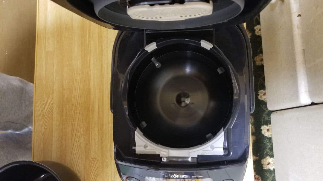 ☆2023年製☆美品☆象印圧力IH炊飯器 極め炊き 黒まる厚釜仕様 ブラック色