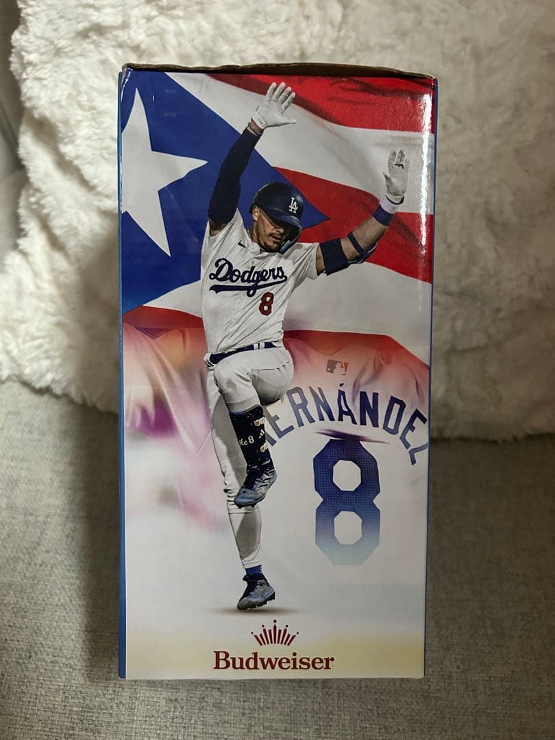 KIKÉ HERNÁNDEZ フィギュア 背番号8