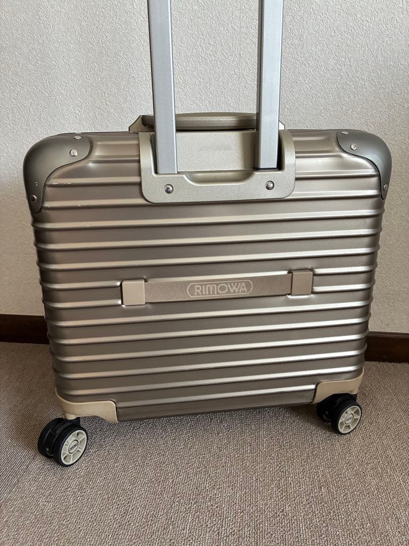 リモワ トパーズ チタニウム キャリー ケース 4輪 RIMOWA 機内持ち込み