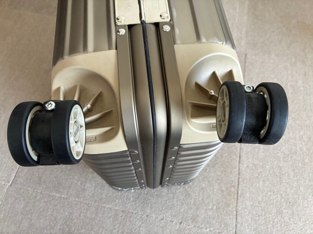 リモワ トパーズ チタニウム キャリー ケース 4輪 RIMOWA 機内持ち込み