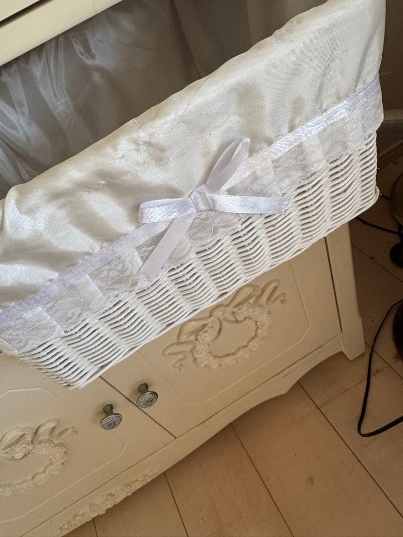 Pink Love アンティークホワイト木製キャビネット