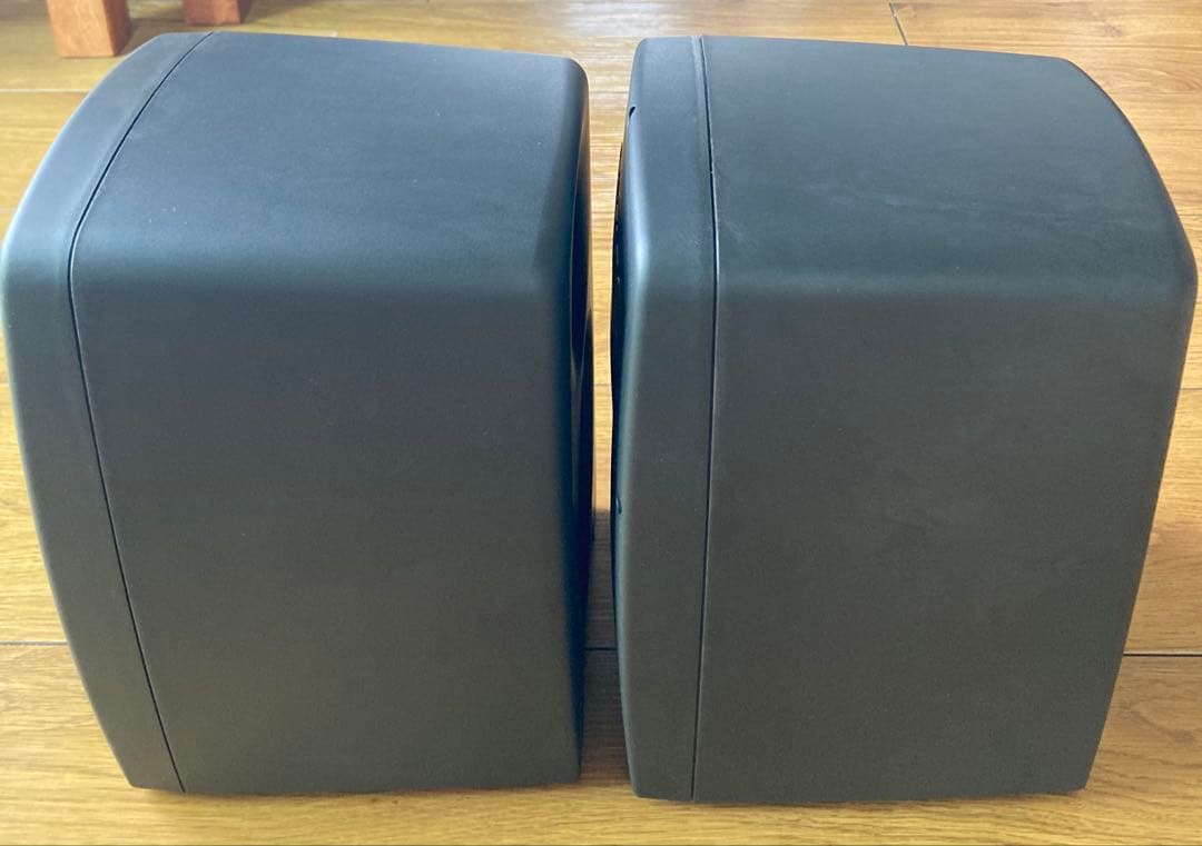 GENELEC M030 ペア モニタースピーカー (アンプ内蔵)