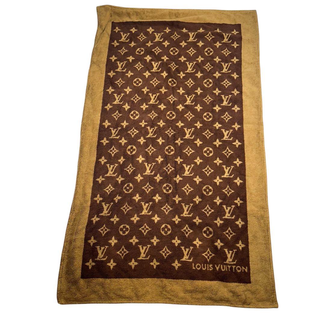 ルイヴィトン　モノグラム　ロゴ　バスタオル 総柄　ビーチタオル　茶色　膝掛け
