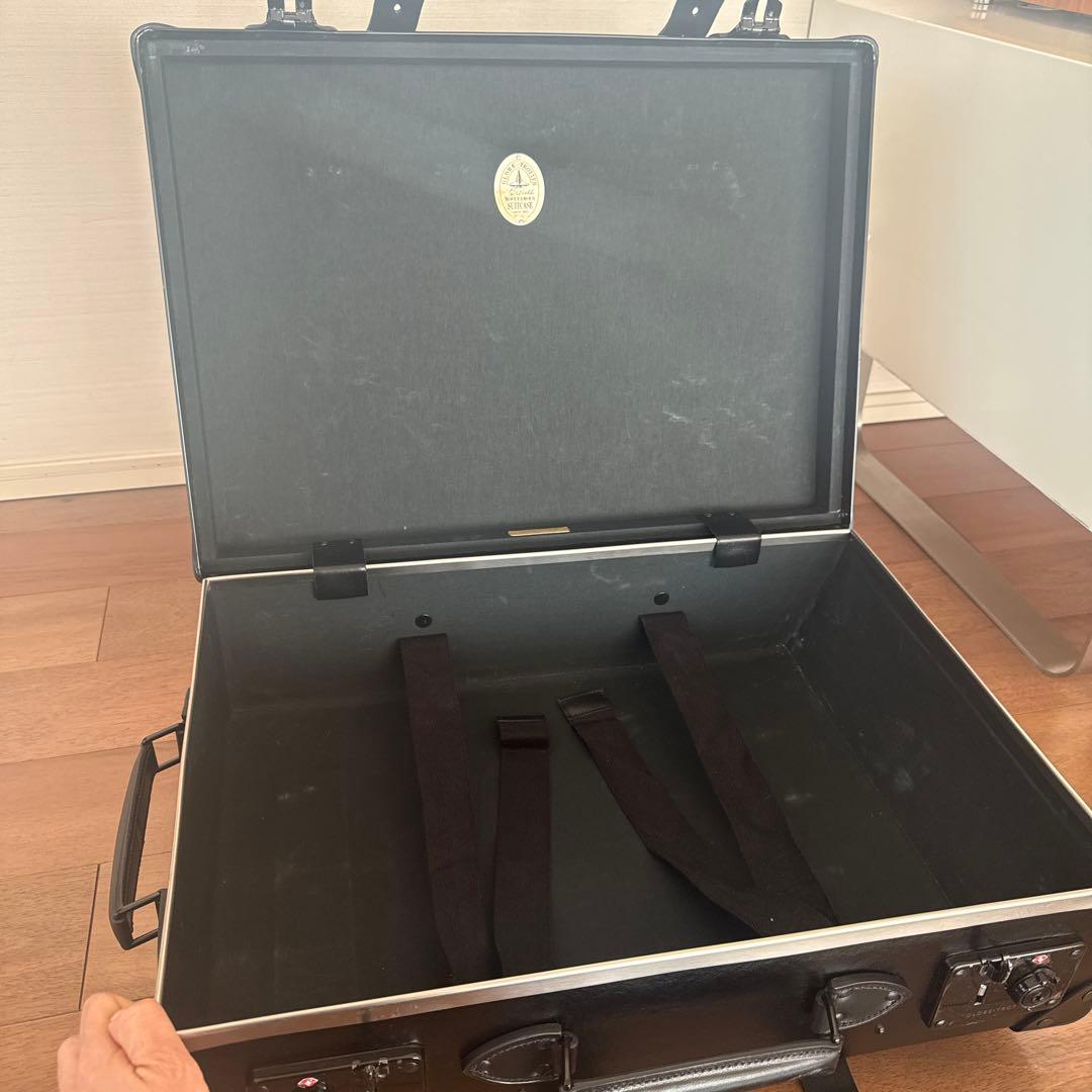 グローブトロッターブラックキャリーケース 2輪キャスター付き