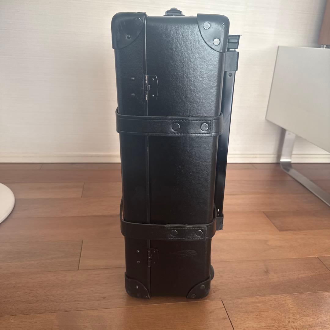 グローブトロッターブラックキャリーケース 2輪キャスター付き