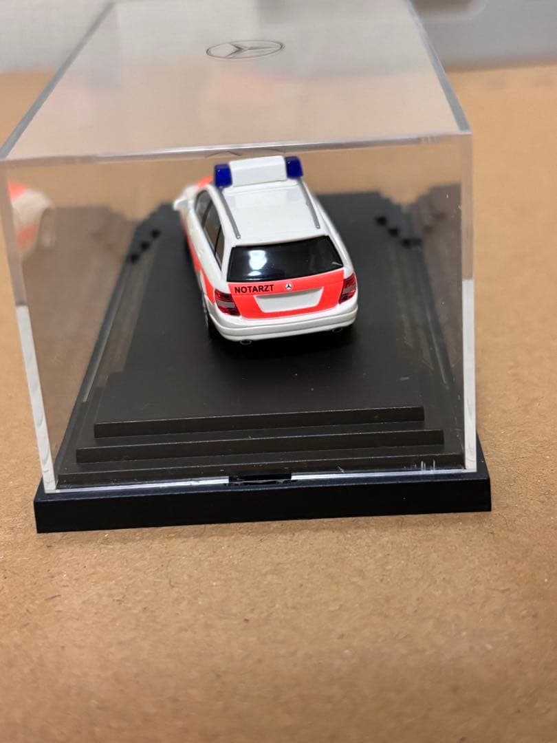 Mercedes-Benz C-Klasse Notarzt 限定999台
