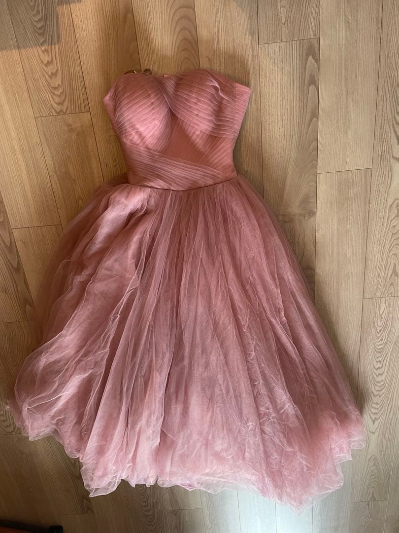 ピンクのカラードレス