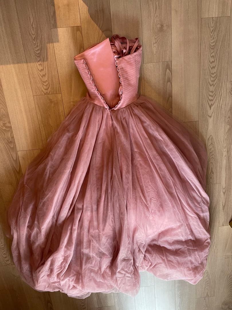 ピンクのカラードレス