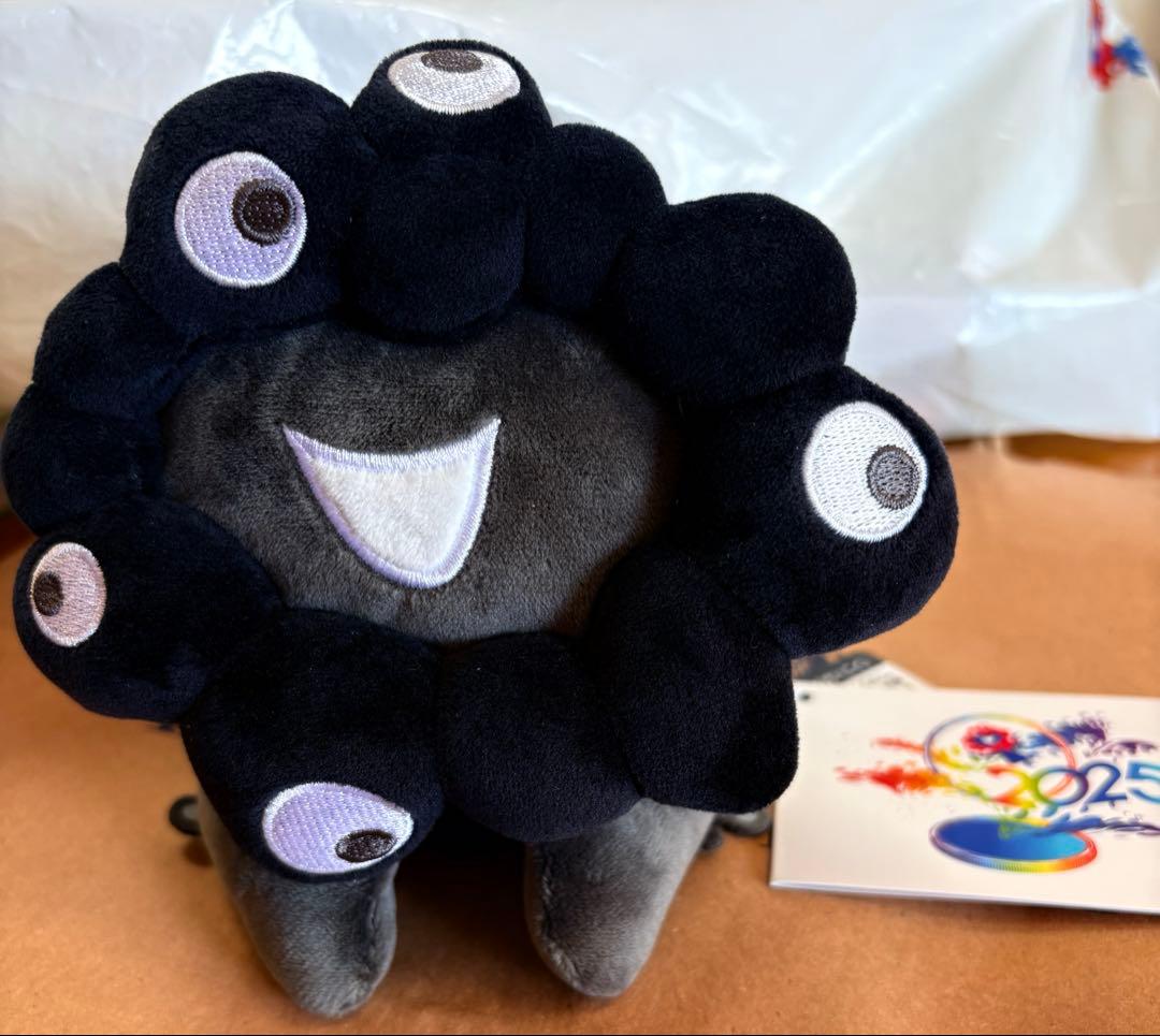 黒ミャクミャク　這い型ぬいぐるみ　S 新品タグ付き