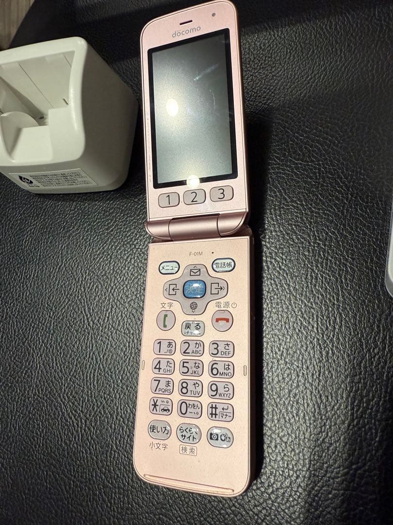 docomo らくらくフォン　F-01M ピンク 携帯電話 本体 充電器セット