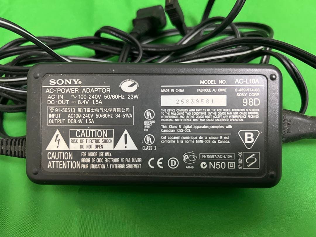 SONY 8mmテープビデオカメラ CCD-TRV825