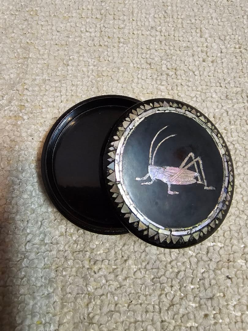 明末清初 昆虫文(キリギリス)青貝 螺鈿 香合