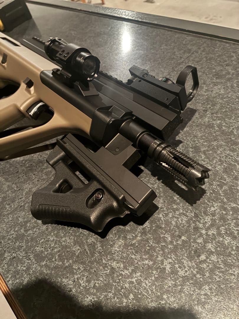 東京マルイ　ステアーAUG