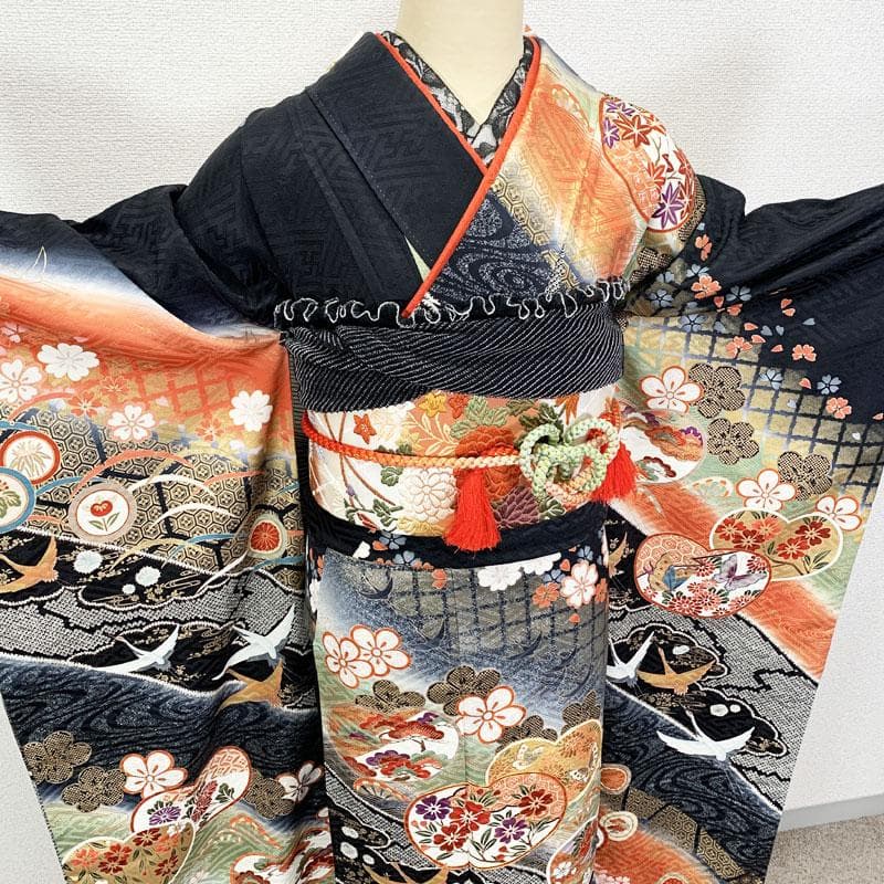 506z25☆振袖 古典柄 金駒刺繍 金彩 ラメ 地紋 黒☆美品 成人式 結婚式