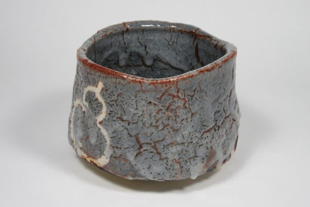 希少品！【若尾利貞】鼠志野茶碗（共箱、仕覆、陶歴書）。