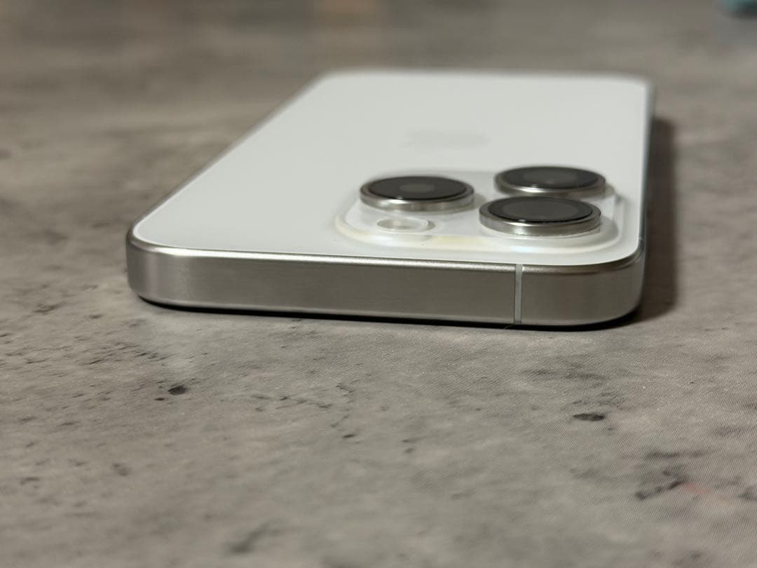 【おまけ付き】iPhone 15 Pro 256GB ホワイトチタニウム 本体