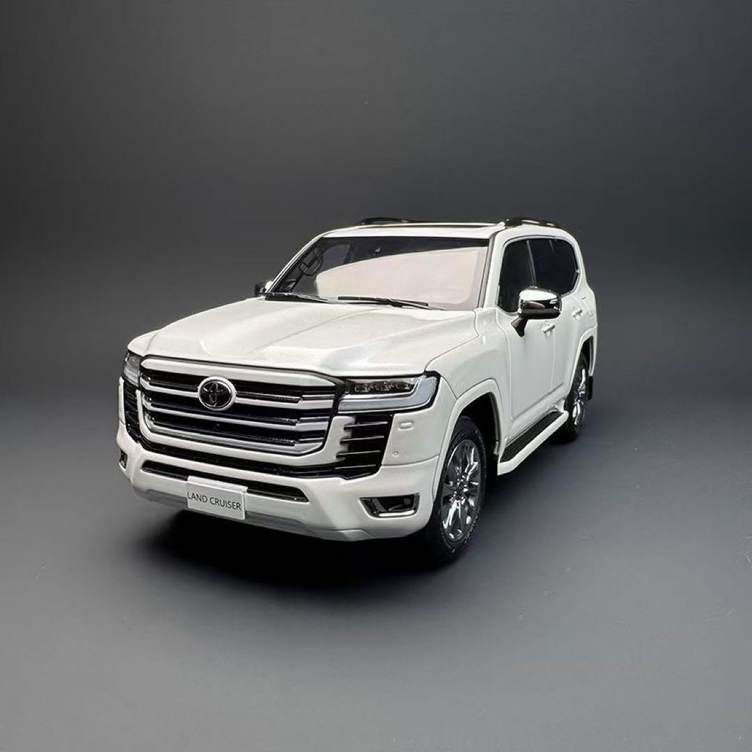 新発売 LCD 1/18 トヨタ ランドクルーザー 全開閉 ミニカー ホワイト