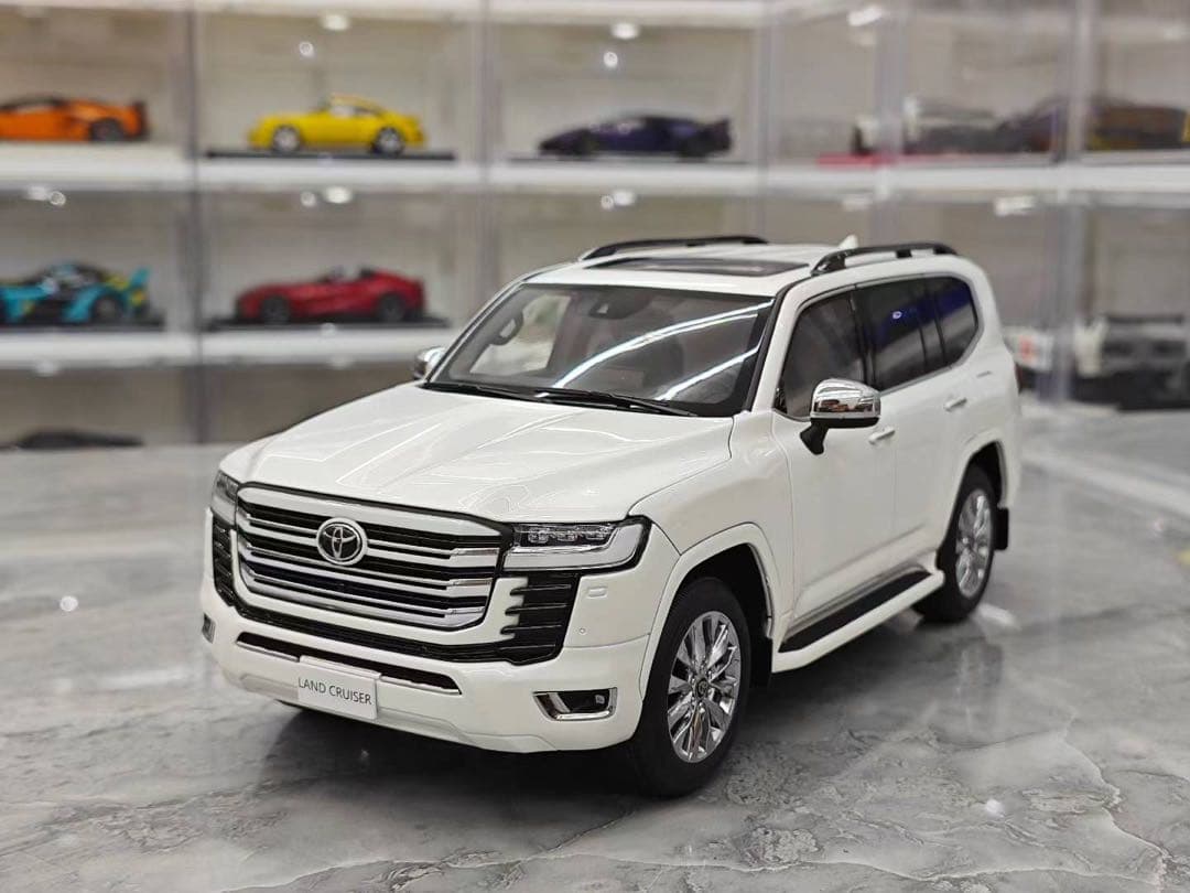 新発売 LCD 1/18 トヨタ ランドクルーザー 全開閉 ミニカー ホワイト