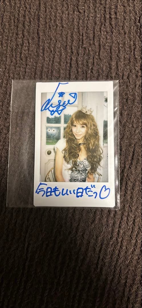 LiSAの直筆サイン入りチェキ