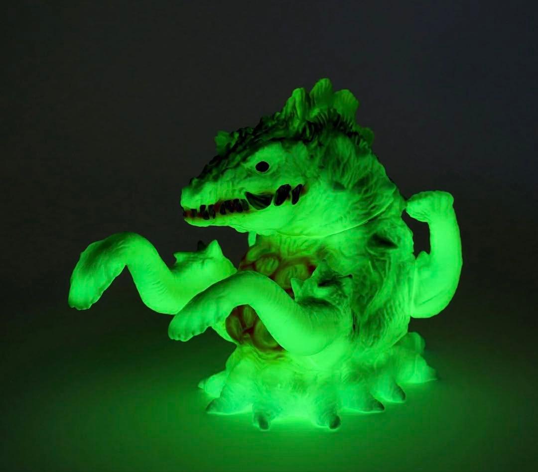 m1号 ビオランテ BEAMS 蓄光 ソフビ ゴジラ