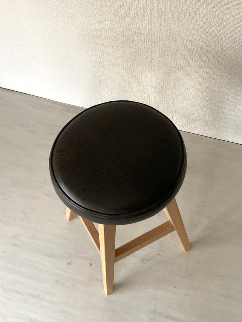 古い木製スツール サラサデザイン b2c オイルドレザー