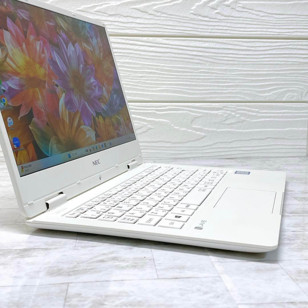 美品✨薄型軽量✨持ち運びに‼️ノートパソコン✨SSD カメラ フルHD A4