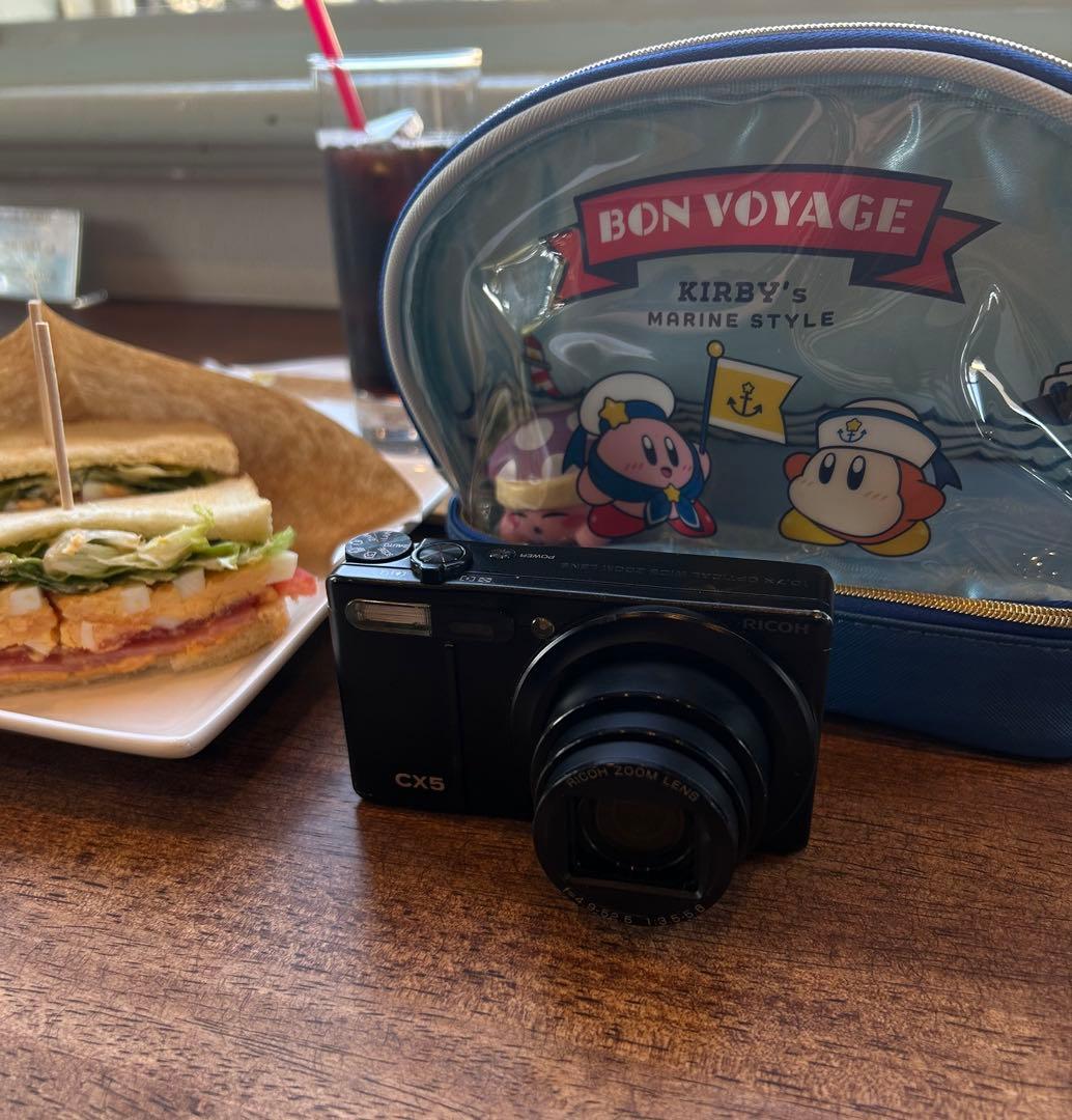 普段の生活にプラスを。RICOH CX5 デジタルカメラ、カービィポーチ等