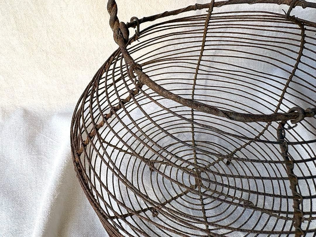 フランスアンティーク　ワイヤーバスケット　卵入れ　ガーデニング