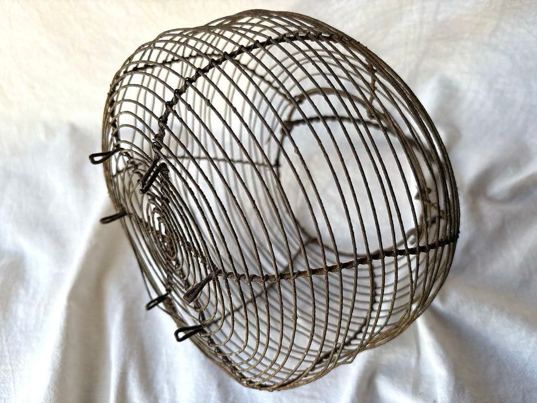 フランスアンティーク　ワイヤーバスケット　卵入れ　ガーデニング