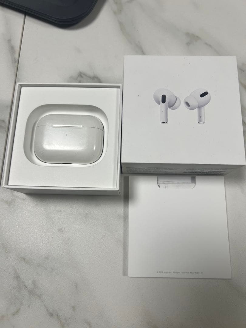 【美品】AirPods Pro ワイヤレスイヤホン 第一世代