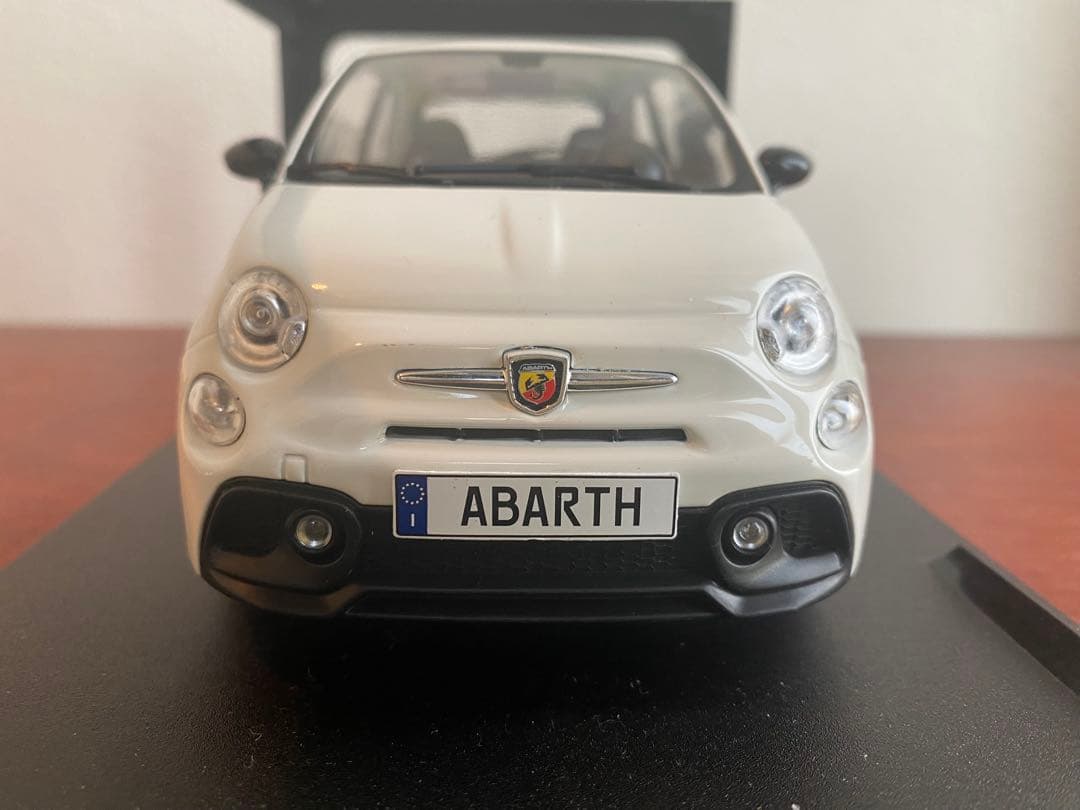SOLIDO FIAT ABARTH 500 ホワイト　 1/18