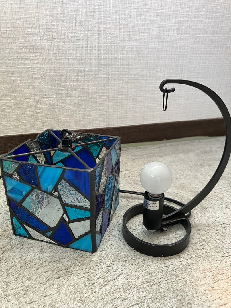 ステンドグラス、青のモザイクランプ