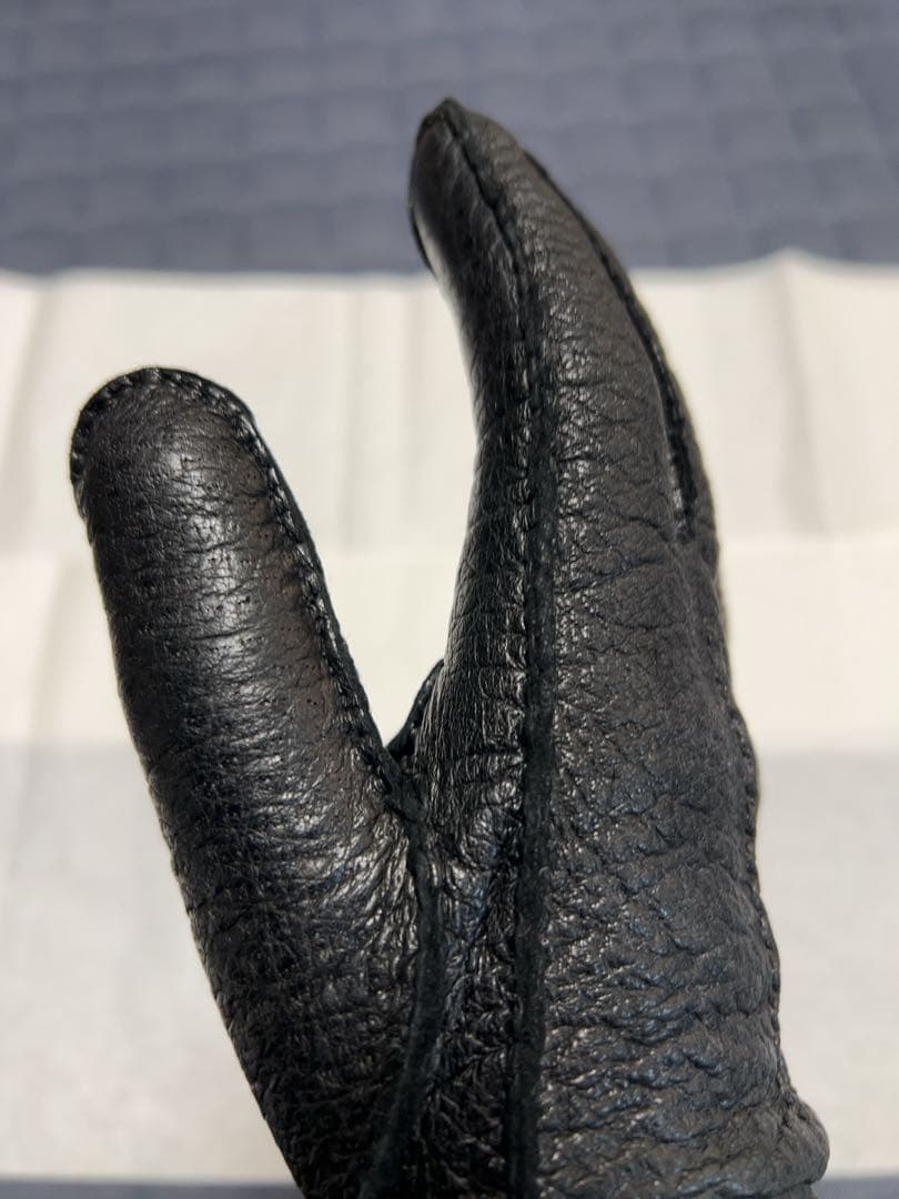 黒いレザー 手袋 イタリア製　カシミヤ裏地付き サイズ8 1/2