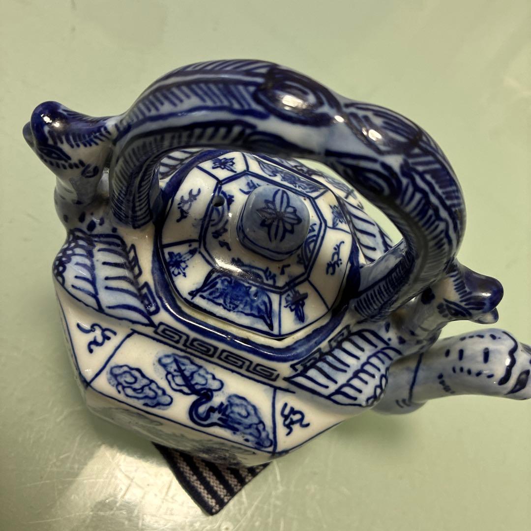 青白磁 四角い急須 ドラゴン模様