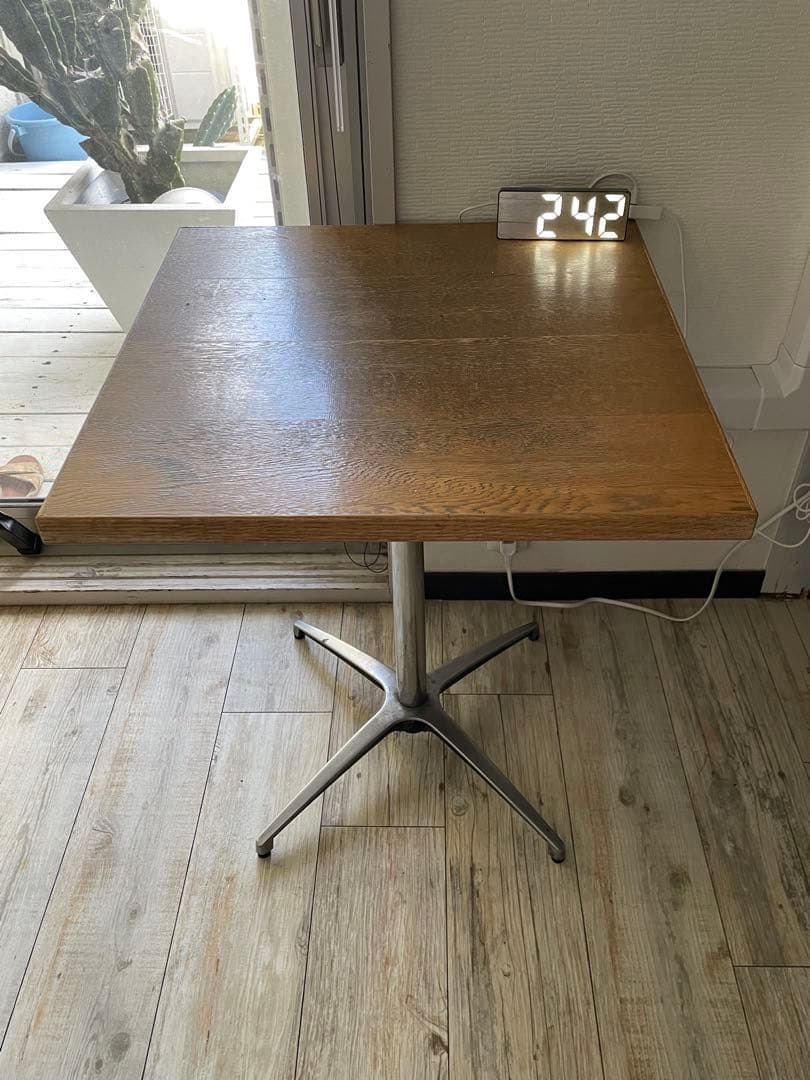 ヴィンテージ　木製カフェテーブル