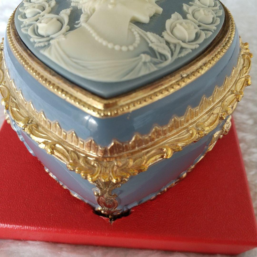 新品オルゴール(愛の讃歌)ハート型気品、緻密な装飾、ゴージャス、宝石入れ/日本製