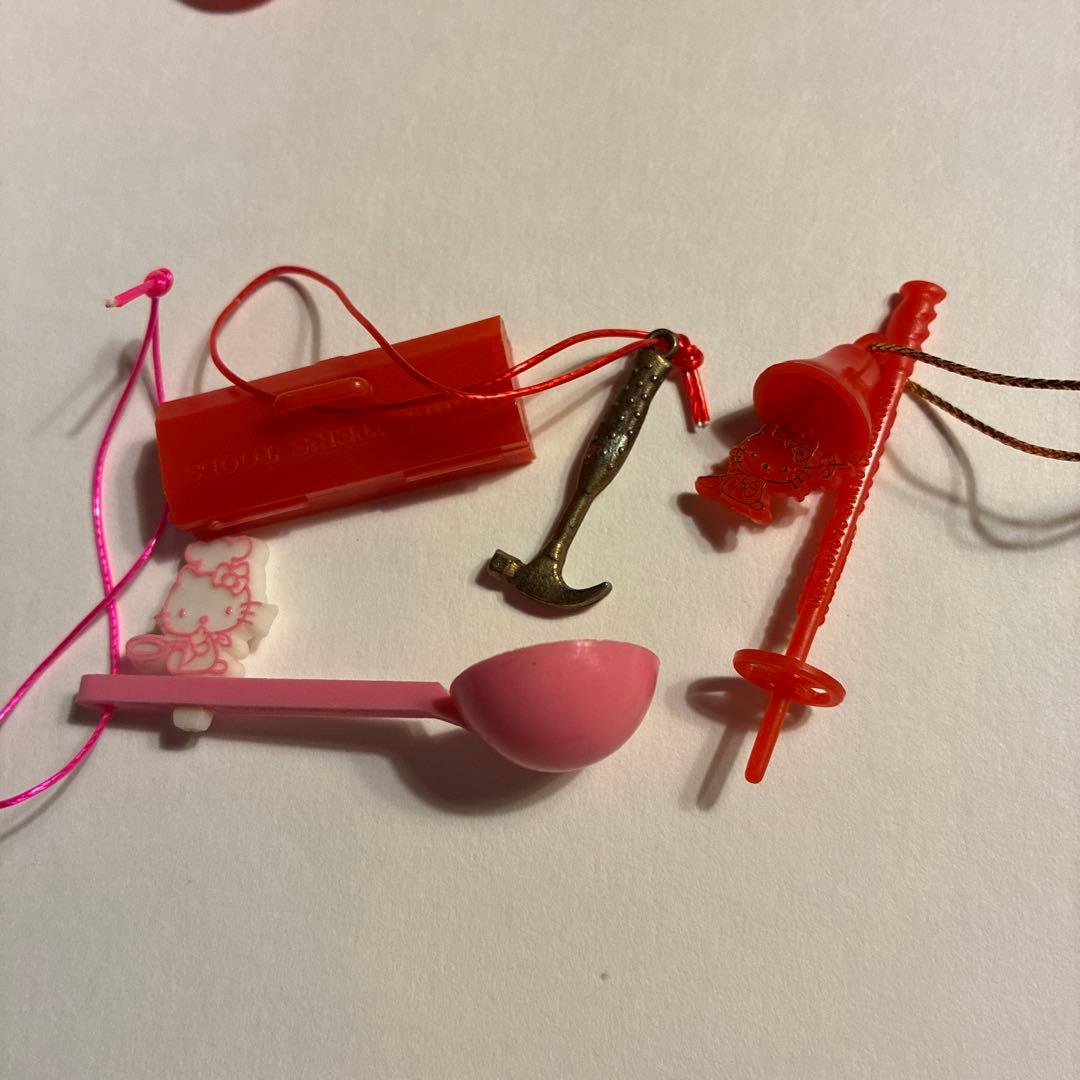 サンリオ　プレミアム　おまけ　キティ　缶付き