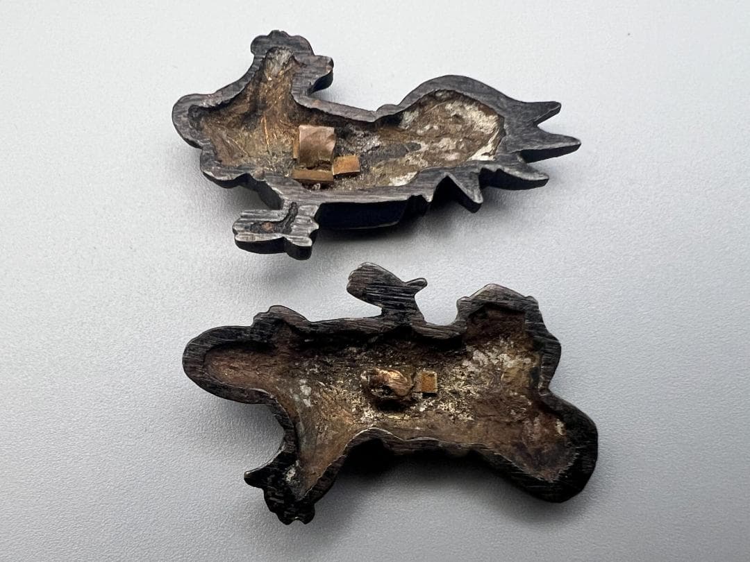 【海】江戸明治金工　鶏親子　手彫　目貫一体　銅製鍍金　骨董品　専用箱付