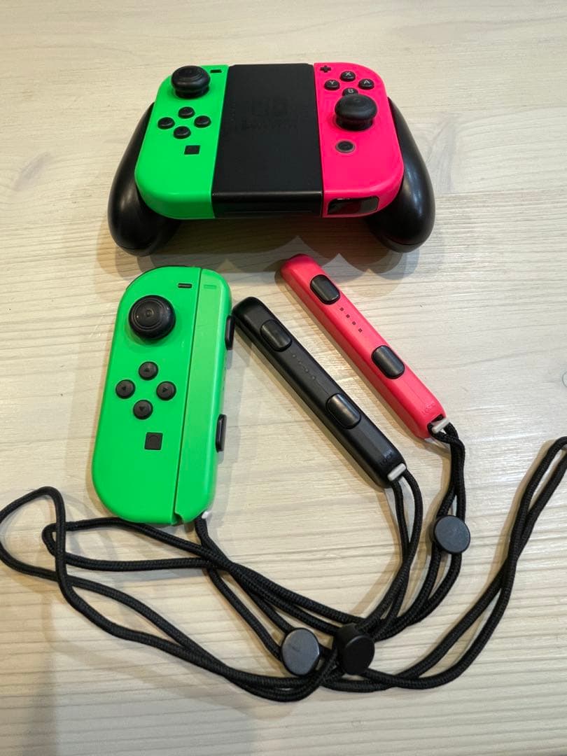 ニンテンドー　Switch本体　ジョイコン　ARMSセット　持ち運びバッグ付き