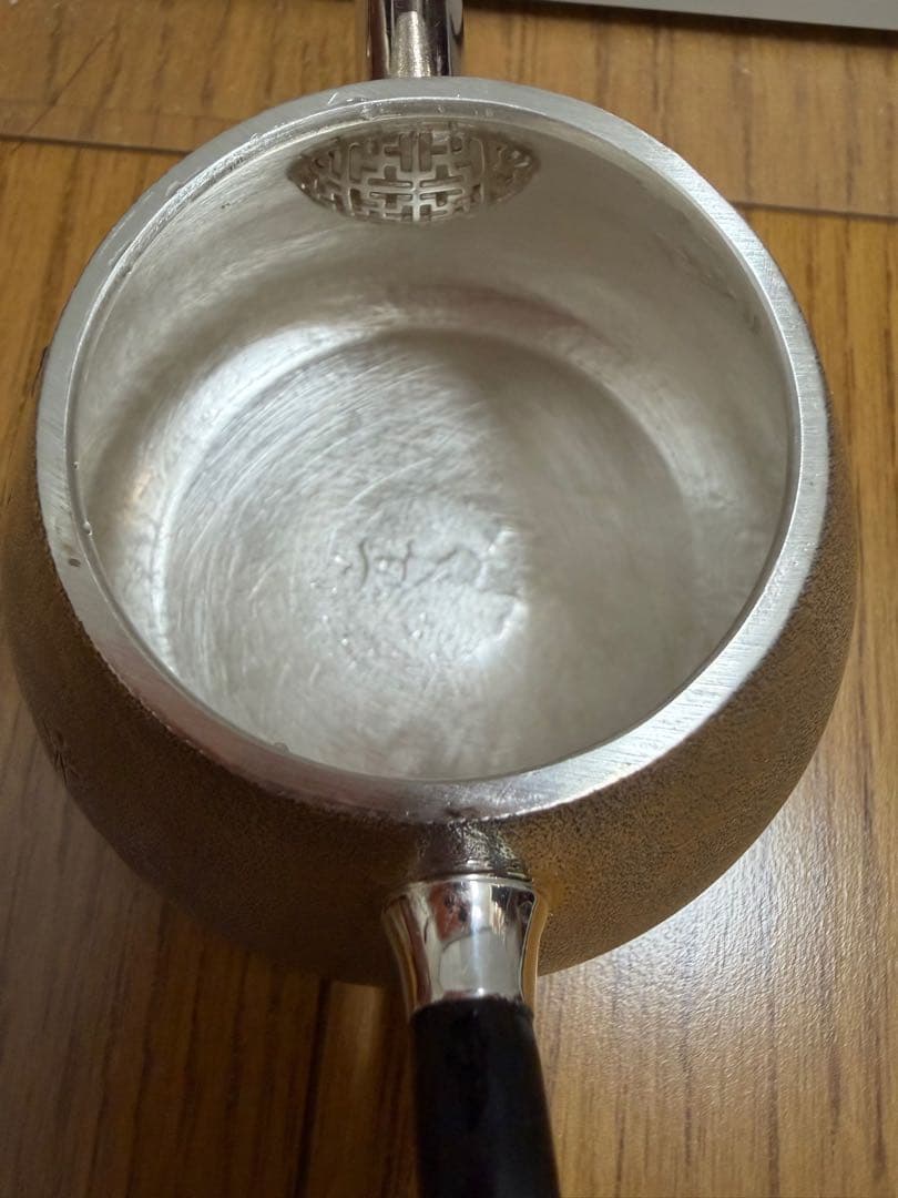 純銀製　鳥と枝図　片面意匠彫　銀製急須　小振り　煎茶道具