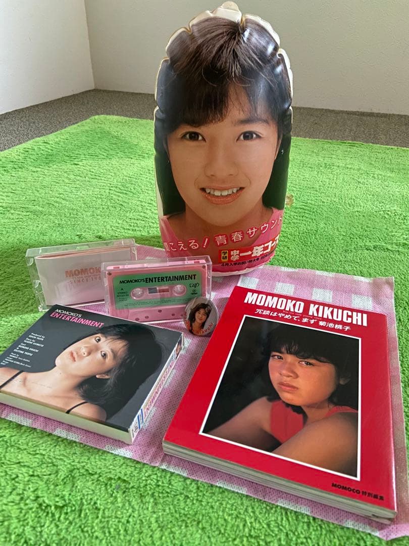 ⭐️菊池桃子　グッズ⭐️ 本、カセットテープ、バッジ、他