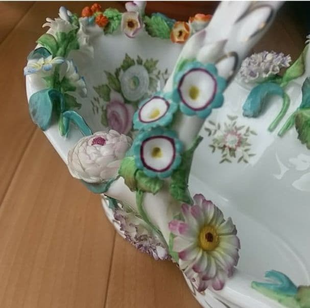 【coalport コールポート】バスケット　花のアップリケ✾優しい色合い
