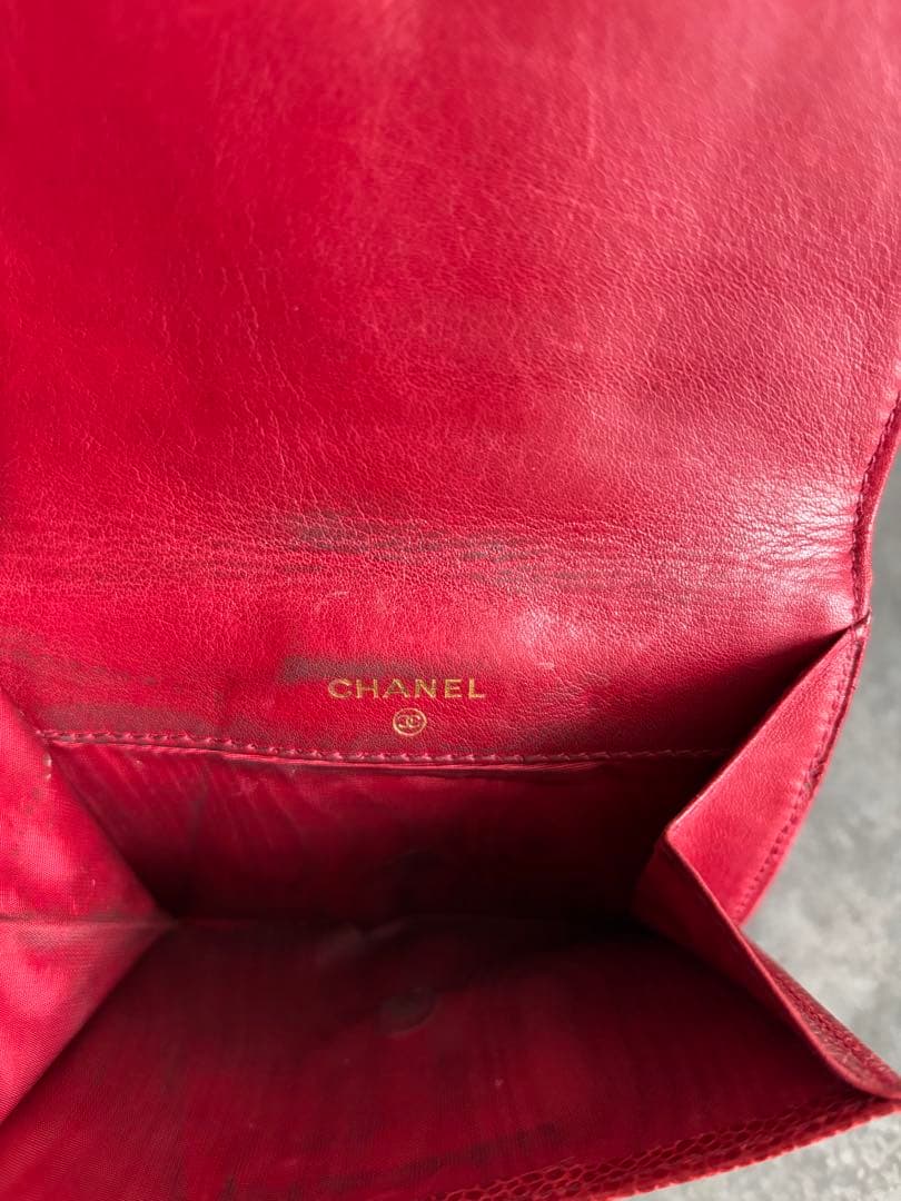 ゆかり【CHANEL キャビアスキン　ココマーク　二つ折り財布　RED】