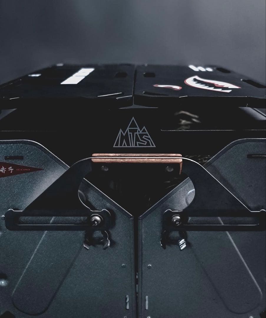 MTS MOUNTAINTIGERSTUDIO サメシェルコンテーブル